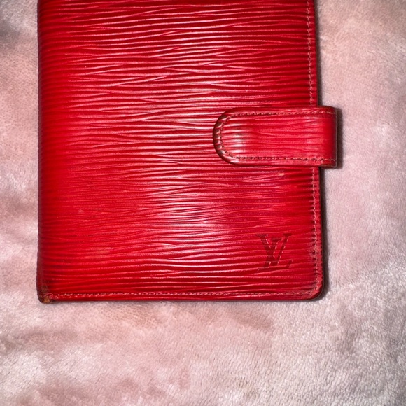 Louis Vuitton Handbags - 🔥AUTHENTIC🔥Louis Vuitton Scarlet red Epi Leather Wallet (code reads M11927)